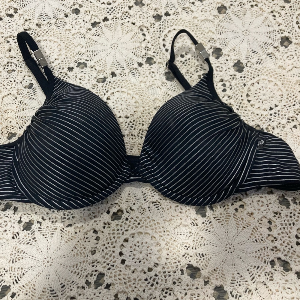 AQUA swim top from La Vie en Tose. Size large. Push up